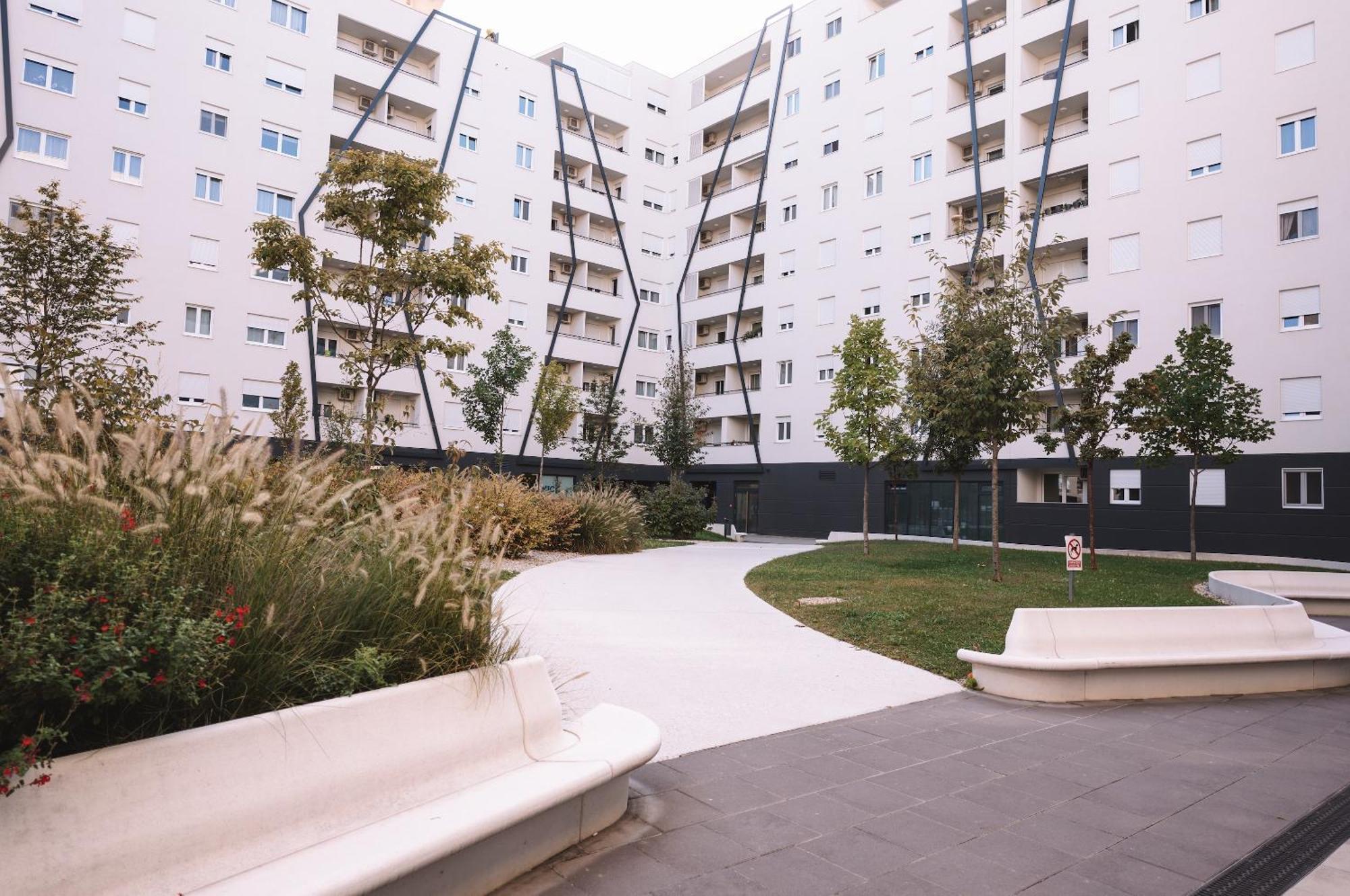 Flexible Selfcheckins 66 - Zagreb - Loggia - 80M2 - New - Luxury - Garage - 2 Bedrooms Buitenkant foto