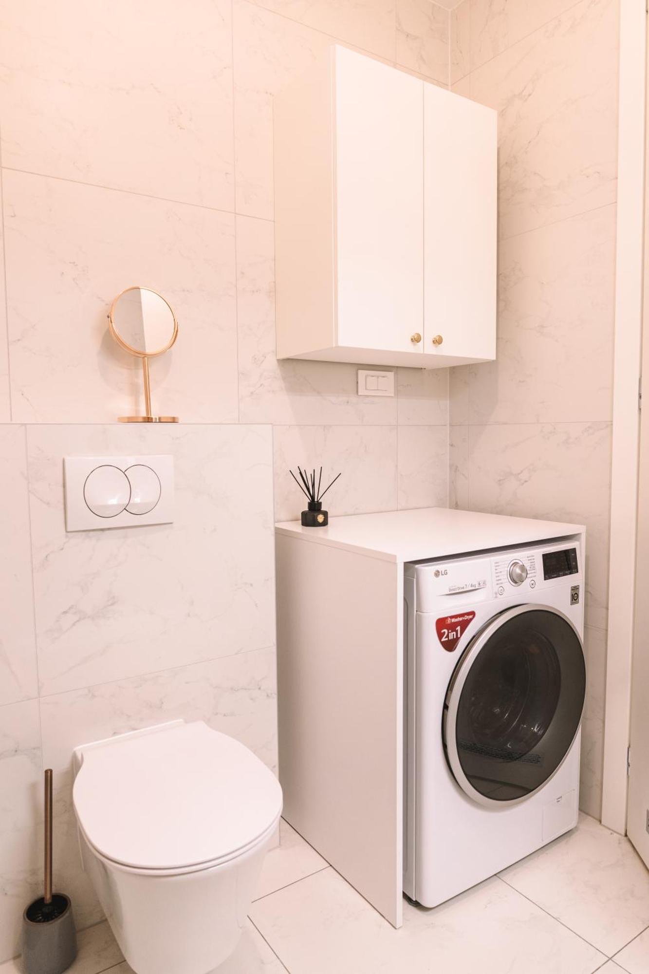 Flexible Selfcheckins 66 - Zagreb - Loggia - 80M2 - New - Luxury - Garage - 2 Bedrooms Buitenkant foto
