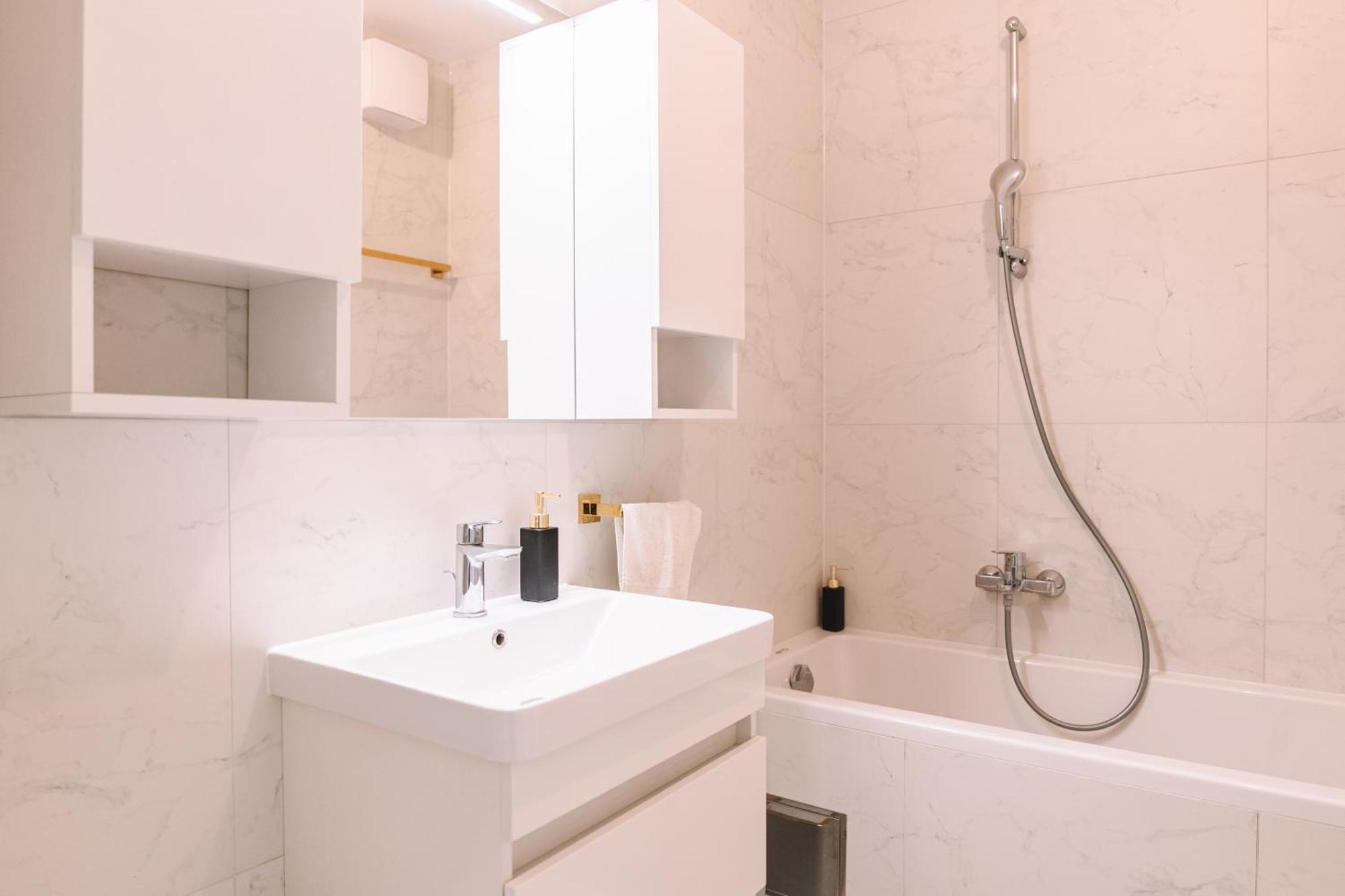 Flexible Selfcheckins 66 - Zagreb - Loggia - 80M2 - New - Luxury - Garage - 2 Bedrooms Buitenkant foto