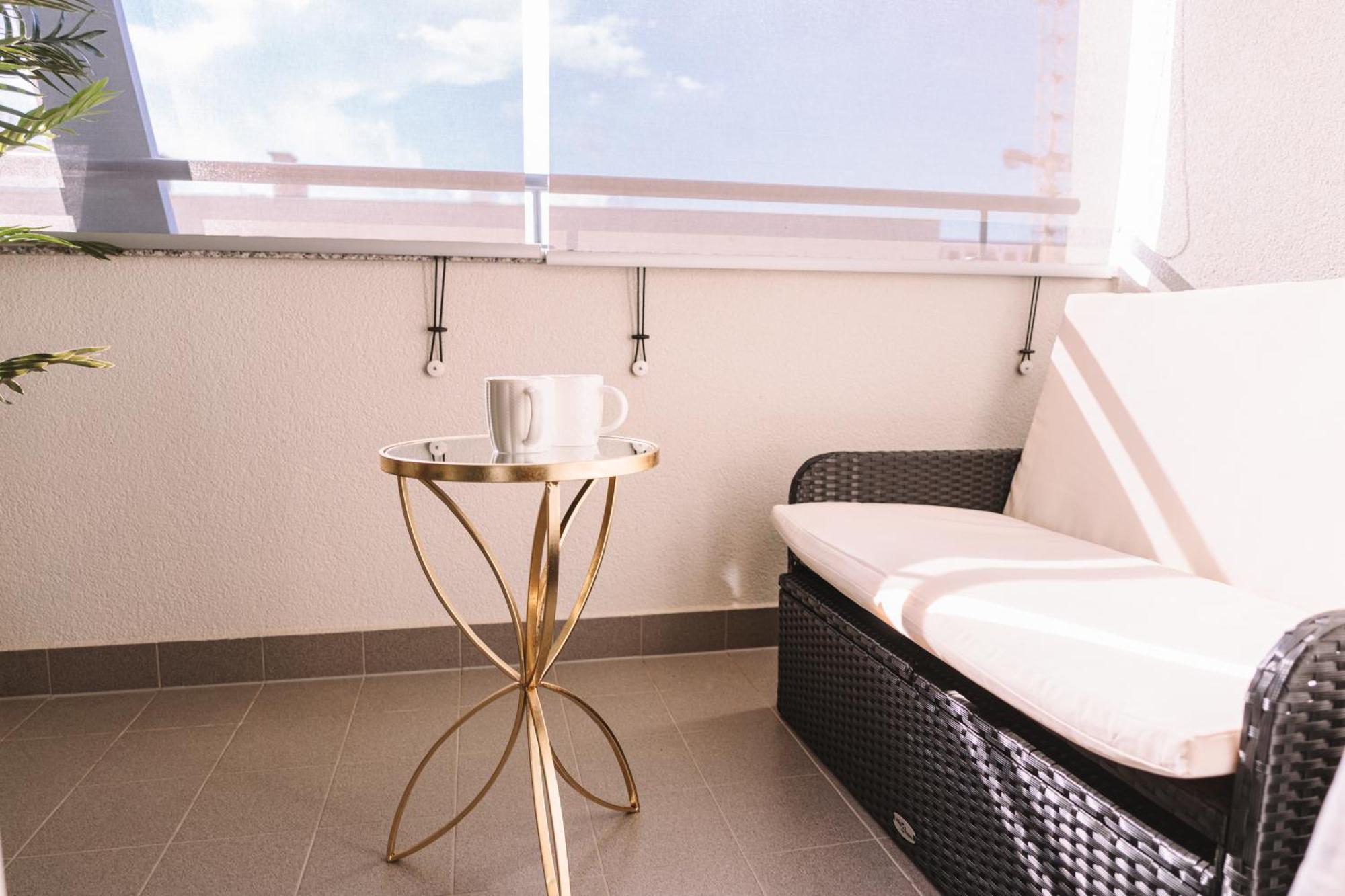 Flexible Selfcheckins 66 - Zagreb - Loggia - 80M2 - New - Luxury - Garage - 2 Bedrooms Buitenkant foto